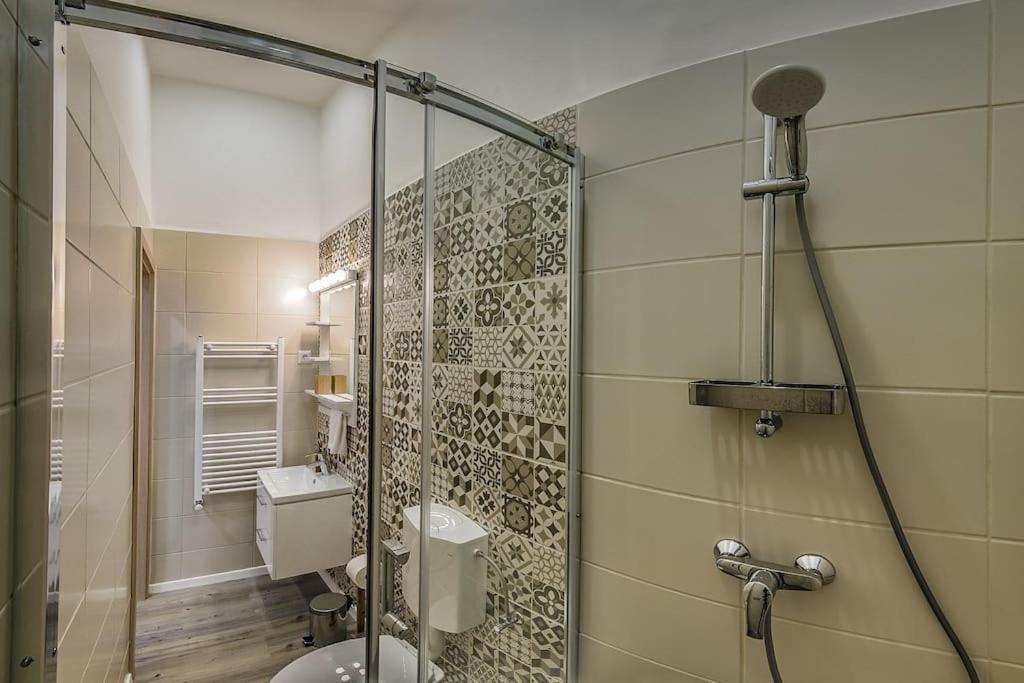Glam Downtown Apartments บูดาเปสต์ ภายนอก รูปภาพ
